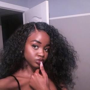 Meet your Posher, Claudia